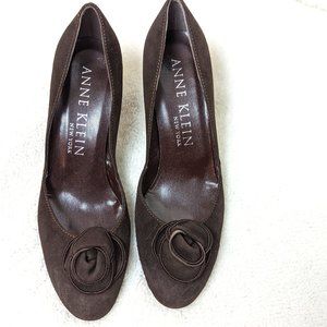 Anne Klein rosette Brown Rosette suede heels